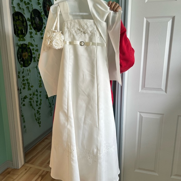This was my daughter's communion dress, only wore it in church, size 14. - Picture 2 of 5